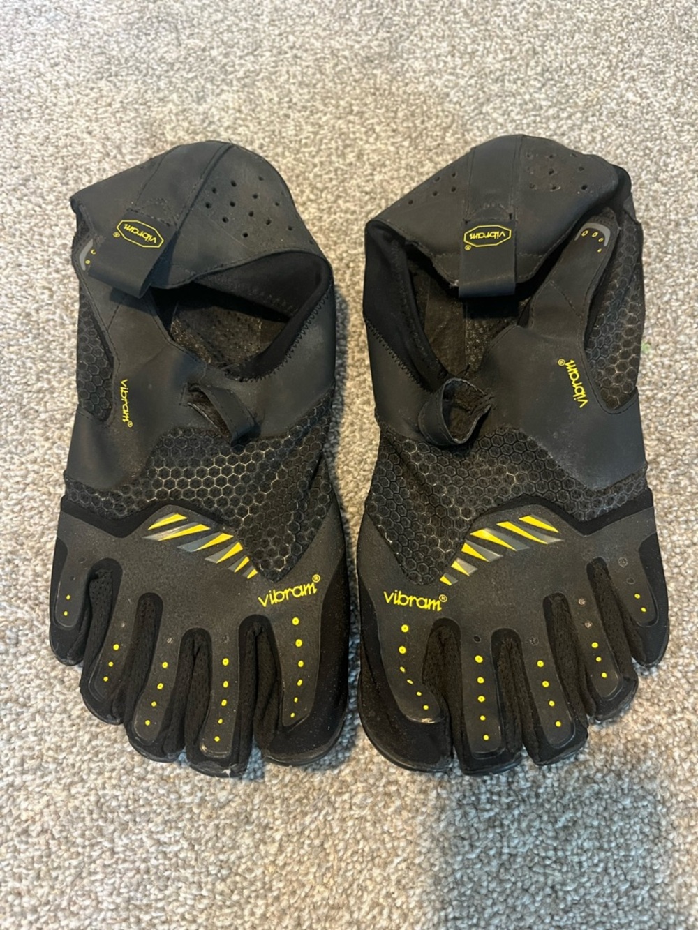 Vibram FiveFingers Black with Yellow Athletic Toe Shoes